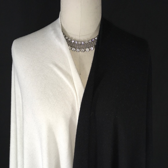 🎊SOLD OUT🎊Donni Charm x Zoe Report Cape - Picture 3 of 8